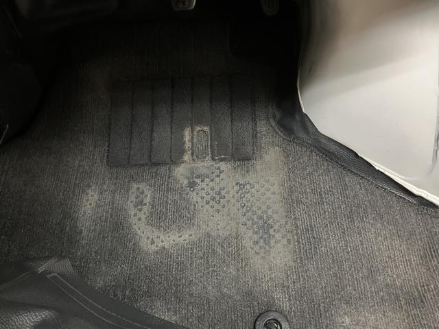 ハイゼットカーゴデラックスSAIII/車検整備渡し/1年保証/キーレス/パワーウインドウ/LEDヘッドライト/衝突軽減ブレーキ/横滑り防止装置/アイドリングストップ/FM&AMラジオ/オートハイビーム/トップシェイドガラス/(大阪府)の中古車