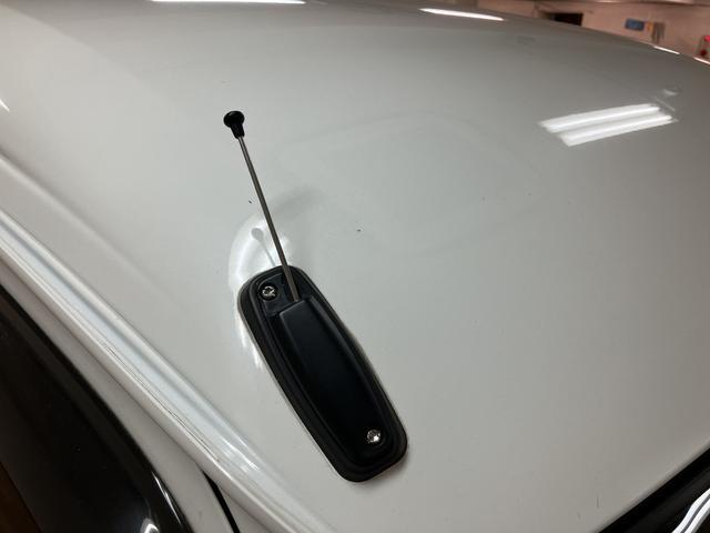 ハイゼットカーゴデラックスSAIII/車検整備渡し/1年保証/キーレス/パワーウインドウ/LEDヘッドライト/衝突軽減ブレーキ/横滑り防止装置/アイドリングストップ/FM&AMラジオ/オートハイビーム/トップシェイドガラス/(大阪府)の中古車