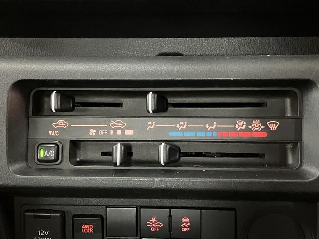 ハイゼットトラックスタンダード／４ＷＤ／ＣＶＴ／車検整備付き４ＷＤ／ＣＶＴ／令和４年式／走行４．８万キロ／ラバーマット／車検整備付き／荷台作業灯／電動式パワーステアリング／フロントシェルフ／プリントレザーシート表皮／／衝突回避軽減ブレーキ（大阪府）の中古車