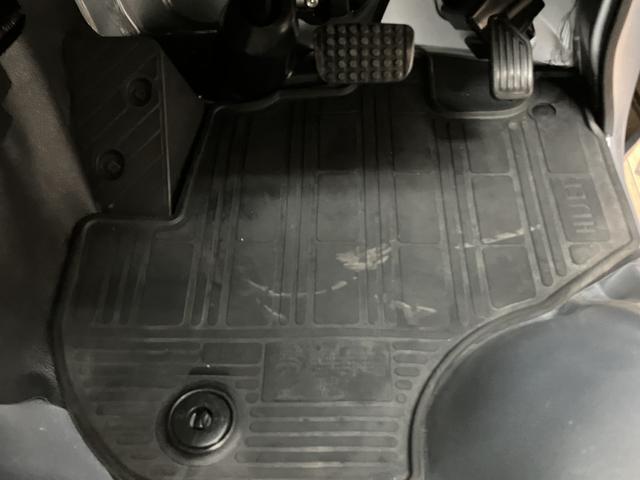 ハイゼットトラックスタンダード／４ＷＤ／ＣＶＴ／車検整備付き４ＷＤ／ＣＶＴ／令和４年式／走行４．８万キロ／ラバーマット／車検整備付き／荷台作業灯／電動式パワーステアリング／フロントシェルフ／プリントレザーシート表皮／／衝突回避軽減ブレーキ（大阪府）の中古車