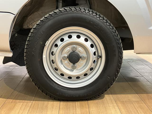 ハイゼットトラックスタンダード／４ＷＤ／ＣＶＴ／車検整備付き４ＷＤ／ＣＶＴ／令和４年式／走行４．８万キロ／ラバーマット／車検整備付き／荷台作業灯／電動式パワーステアリング／フロントシェルフ／プリントレザーシート表皮／／衝突回避軽減ブレーキ（大阪府）の中古車