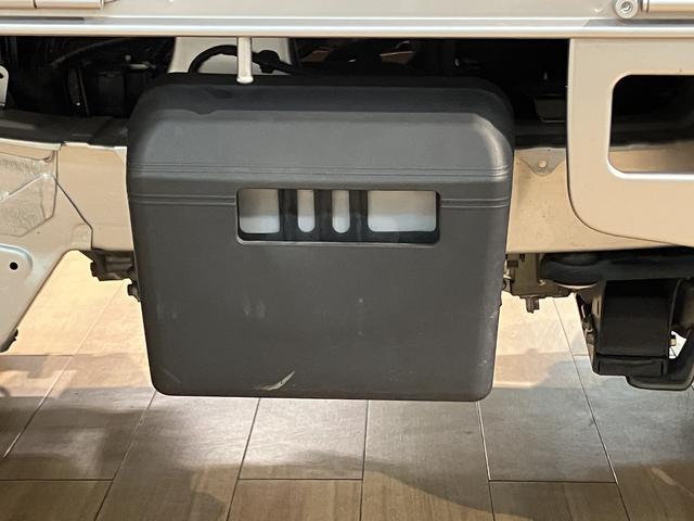 ハイゼットトラックスタンダード／４ＷＤ／ＣＶＴ／車検整備付き４ＷＤ／ＣＶＴ／令和４年式／走行４．８万キロ／ラバーマット／車検整備付き／荷台作業灯／電動式パワーステアリング／フロントシェルフ／プリントレザーシート表皮／／衝突回避軽減ブレーキ（大阪府）の中古車