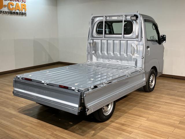 ハイゼットトラックスタンダード／４ＷＤ／ＣＶＴ／車検整備付き４ＷＤ／ＣＶＴ／令和４年式／走行４．８万キロ／ラバーマット／車検整備付き／荷台作業灯／電動式パワーステアリング／フロントシェルフ／プリントレザーシート表皮／／衝突回避軽減ブレーキ（大阪府）の中古車