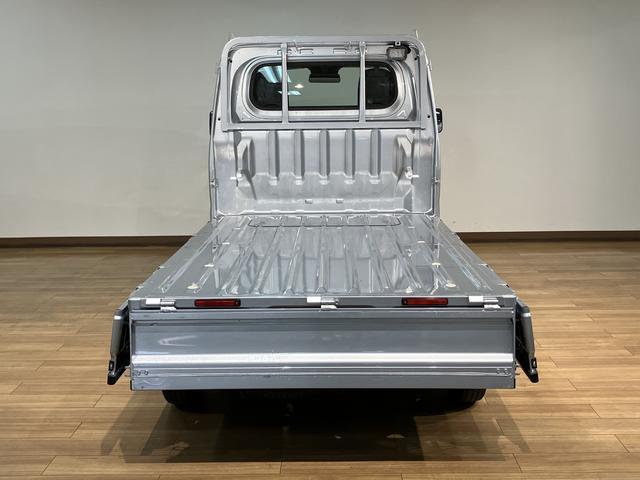 ハイゼットトラックスタンダード／４ＷＤ／ＣＶＴ／車検整備付き４ＷＤ／ＣＶＴ／令和４年式／走行４．８万キロ／ラバーマット／車検整備付き／荷台作業灯／電動式パワーステアリング／フロントシェルフ／プリントレザーシート表皮／／衝突回避軽減ブレーキ（大阪府）の中古車