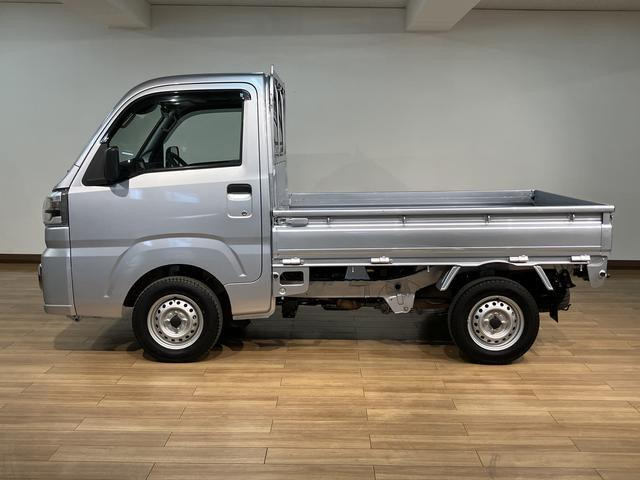 ハイゼットトラックスタンダード／４ＷＤ／ＣＶＴ／車検整備付き４ＷＤ／ＣＶＴ／令和４年式／走行４．８万キロ／ラバーマット／車検整備付き／荷台作業灯／電動式パワーステアリング／フロントシェルフ／プリントレザーシート表皮／／衝突回避軽減ブレーキ（大阪府）の中古車