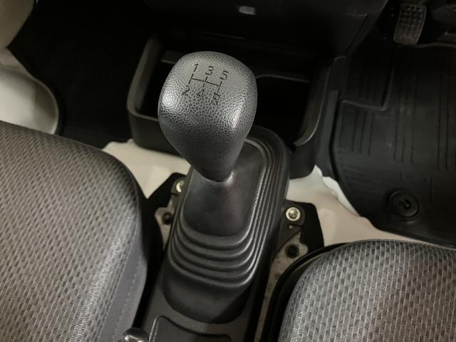 ハイゼットトラックスタンダード／２ＷＤ／５ＭＴ／ＡＭ・ＦＭラジオ／ラバーマット１年間走行距離無制限保証／走行１．８万ｋｍ／２ＷＤ／５ＭＴ／ＡＭ・ＦＭラジオ／ラバーマット／バイザー／エアコン／パワステ／ハロゲンフォグライト（大阪府）の中古車