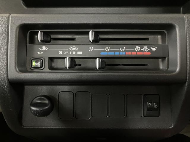 ハイゼットトラックスタンダード／２ＷＤ／５ＭＴ／ＡＭ・ＦＭラジオ／ラバーマット１年間走行距離無制限保証／走行１．８万ｋｍ／２ＷＤ／５ＭＴ／ＡＭ・ＦＭラジオ／ラバーマット／バイザー／エアコン／パワステ／ハロゲンフォグライト（大阪府）の中古車