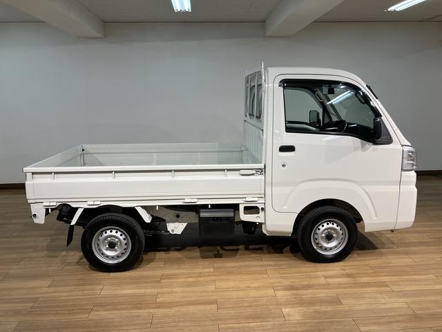 ハイゼットトラックスタンダード／２ＷＤ／５ＭＴ／ＡＭ・ＦＭラジオ／ラバーマット１年間走行距離無制限保証／走行１．８万ｋｍ／２ＷＤ／５ＭＴ／ＡＭ・ＦＭラジオ／ラバーマット／バイザー／エアコン／パワステ／ハロゲンフォグライト（大阪府）の中古車