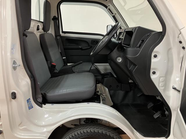 ハイゼットトラックスタンダード／２ＷＤ／５ＭＴ／ＡＭ・ＦＭラジオ／ラバーマット１年間走行距離無制限保証／走行１．８万ｋｍ／２ＷＤ／５ＭＴ／ＡＭ・ＦＭラジオ／ラバーマット／バイザー／エアコン／パワステ／ハロゲンフォグライト（大阪府）の中古車