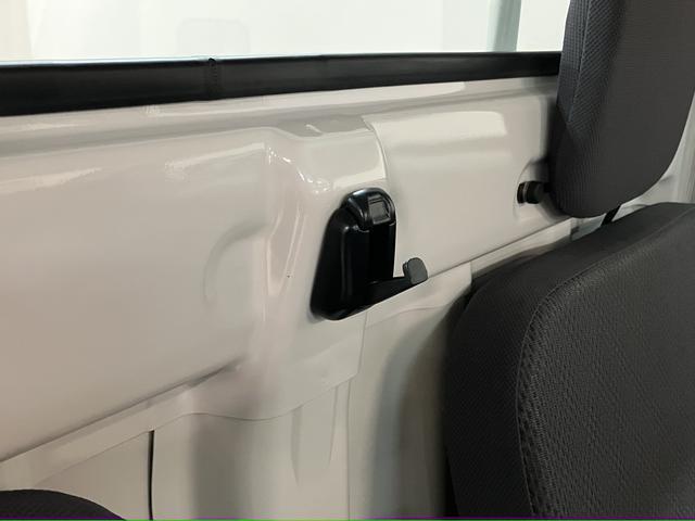 ハイゼットトラックスタンダード／２ＷＤ／５ＭＴ／ＡＭ・ＦＭラジオ／ラバーマット１年間走行距離無制限保証／走行１．８万ｋｍ／２ＷＤ／５ＭＴ／ＡＭ・ＦＭラジオ／ラバーマット／バイザー／エアコン／パワステ／ハロゲンフォグライト（大阪府）の中古車