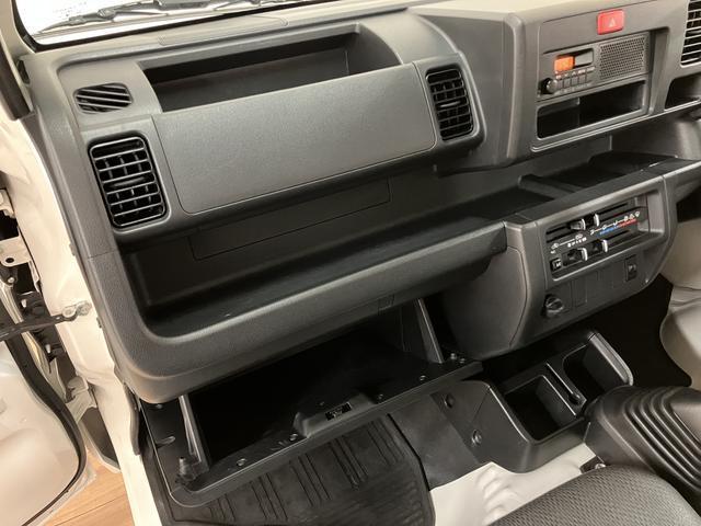 ハイゼットトラックスタンダード／２ＷＤ／５ＭＴ／ＡＭ・ＦＭラジオ／ラバーマット１年間走行距離無制限保証／走行１．８万ｋｍ／２ＷＤ／５ＭＴ／ＡＭ・ＦＭラジオ／ラバーマット／バイザー／エアコン／パワステ／ハロゲンフォグライト（大阪府）の中古車