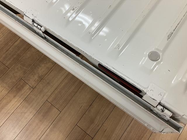 ハイゼットトラックスタンダード／２ＷＤ／５ＭＴ／ＡＭ・ＦＭラジオ／ラバーマット１年間走行距離無制限保証／走行１．８万ｋｍ／２ＷＤ／５ＭＴ／ＡＭ・ＦＭラジオ／ラバーマット／バイザー／エアコン／パワステ／ハロゲンフォグライト（大阪府）の中古車