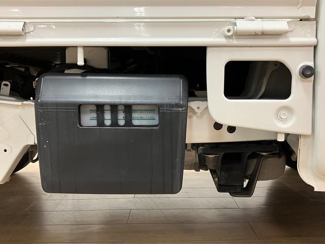 ハイゼットトラックスタンダード／２ＷＤ／５ＭＴ／ＡＭ・ＦＭラジオ／ラバーマット１年間走行距離無制限保証／走行１．８万ｋｍ／２ＷＤ／５ＭＴ／ＡＭ・ＦＭラジオ／ラバーマット／バイザー／エアコン／パワステ／ハロゲンフォグライト（大阪府）の中古車