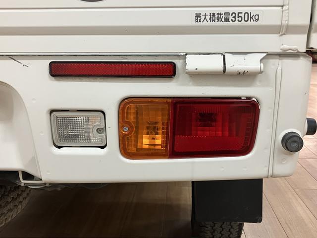 ハイゼットトラックスタンダード／２ＷＤ／５ＭＴ／ＡＭ・ＦＭラジオ／ラバーマット１年間走行距離無制限保証／走行１．８万ｋｍ／２ＷＤ／５ＭＴ／ＡＭ・ＦＭラジオ／ラバーマット／バイザー／エアコン／パワステ／ハロゲンフォグライト（大阪府）の中古車