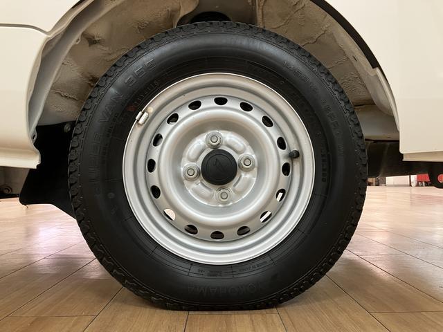 ハイゼットトラックスタンダード／２ＷＤ／５ＭＴ／ＡＭ・ＦＭラジオ／ラバーマット１年間走行距離無制限保証／走行１．８万ｋｍ／２ＷＤ／５ＭＴ／ＡＭ・ＦＭラジオ／ラバーマット／バイザー／エアコン／パワステ／ハロゲンフォグライト（大阪府）の中古車