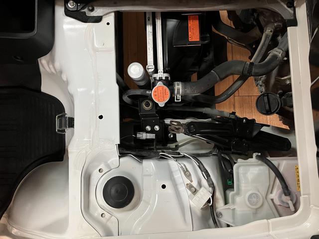 ハイゼットトラックスタンダード／２ＷＤ／５ＭＴ／ＡＭ・ＦＭラジオ／ラバーマット１年間走行距離無制限保証／走行１．８万ｋｍ／２ＷＤ／５ＭＴ／ＡＭ・ＦＭラジオ／ラバーマット／バイザー／エアコン／パワステ／ハロゲンフォグライト（大阪府）の中古車