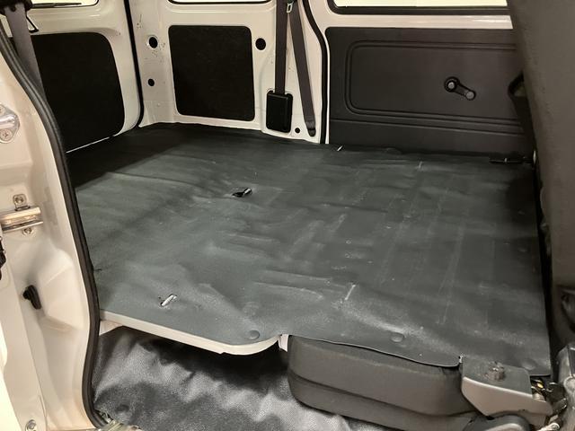 ハイゼットカーゴクルーズSAIII/1年保証/車検整備渡し/ナビ/ETC/バックカメラ/ビジネスパック/電動格納ミラー/パワーウインドウ/キーレス/LEDヘッドライト/障害物センサー/衝突軽減ブレーキ/横滑り防止装置/アイドリングストップ/オートハイビーム/フルフラット/(大阪府)の中古車