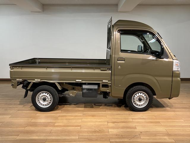 ハイゼットトラックハイルーフ/1年走行距離無制限保証/ナビ/5MT/2WD/ハイルーフ/ナビ/5MT/2WD/1年間走行距離無制限保証/ナビ/Bluetooth/CD再生/FM&AMラジオ/ワンセグテレビ/エアコン/パワステ/DVD再生/USB接続/ゲートプロテクター/(大阪府)の中古車