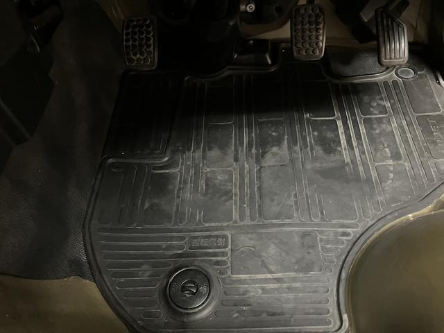 ハイゼットトラックハイルーフ/1年走行距離無制限保証/ナビ/5MT/2WD/ハイルーフ/ナビ/5MT/2WD/1年間走行距離無制限保証/ナビ/Bluetooth/CD再生/FM&AMラジオ/ワンセグテレビ/エアコン/パワステ/DVD再生/USB接続/ゲートプロテクター/(大阪府)の中古車