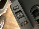 令和５年式／走行０．７万キロ／４ＷＤ（パートタイム）／５ＭＴ／ナビ／ＣＤ／ＡＭ／ＦＭ／Ｂｌｕｅｔｏｏｔｈ／バックカメラ／走行０．５万キロキーフリー／電動格納式ドアミラー／フォグランプ／（大阪府）の中古車