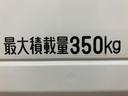 １年間走行距離無制限保証／平成２８年式／走行５．９万ｋｍ／ＡＭ・ＦＭラジオ／３ＡＴ／ハロゲンヘッドライト／マニュアルエアコン／マット／バイザー／車検整備渡し（大阪府）の中古車