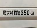 令和３年式／走行７．０万キロ／５ＭＴ／２ＷＤ／荷台作業灯／ＡＭ／ＦＭラジオ／テールゲートチェーン／ラバーマット／ロングバイザー／ハロゲンヘッドライト／オートライト（大阪府）の中古車