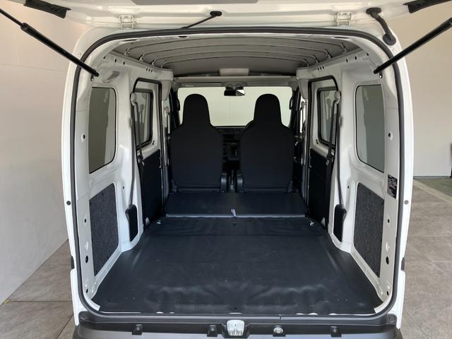 ハイゼットカーゴＤＸ　４ＷＤ　ＣＶＴ車　キーレス　前席パワーウインドウ追突被害軽減ブレーキ　スマアシ　コーナーセンサー　キーレス　前席パワーウインドウ　ＡＭ／ＦＭステレオ　両側スライドドア　パートタイム４ＷＤ（滋賀県）の中古車