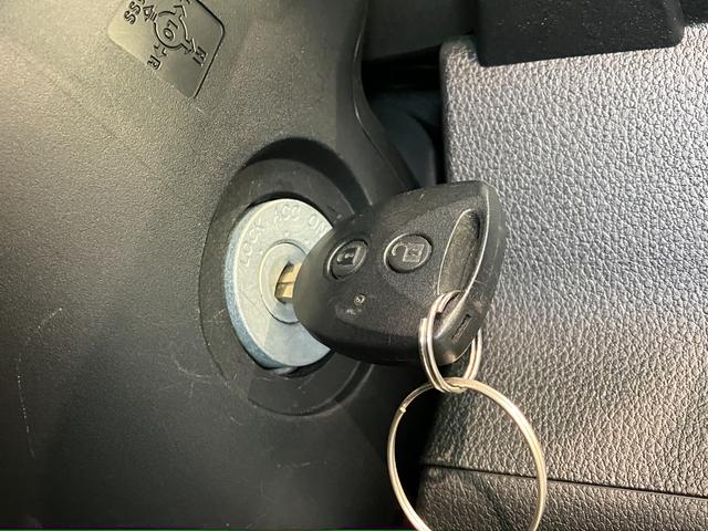 ハイゼットカーゴＤＸ　４ＷＤ　ＣＶＴ車　キーレス　前席パワーウインドウ追突被害軽減ブレーキ　スマアシ　コーナーセンサー　キーレス　前席パワーウインドウ　ＡＭ／ＦＭステレオ　両側スライドドア　パートタイム４ＷＤ（滋賀県）の中古車