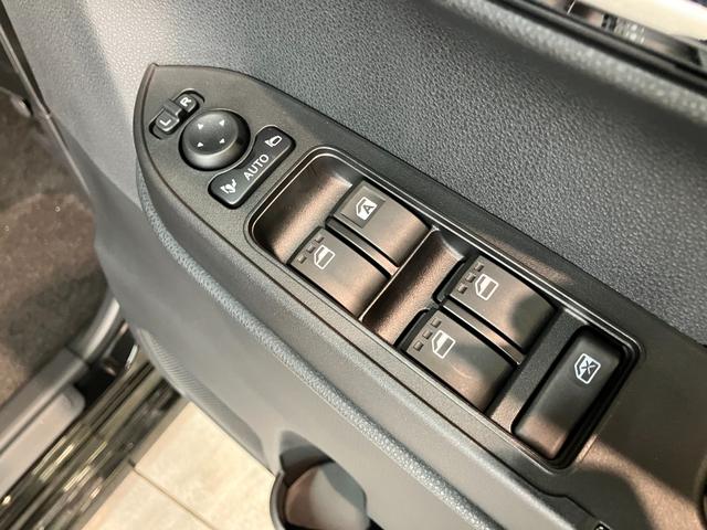 タントカスタムＸリミテッド　レーダークルコン　届出済未使用車衝突被害軽減ブレーキ　コーナーセンサー　バックカメラ（ナビ装着時用）　両側電動スライドドア　前席シートヒーター　電動パーキングブレーキ　ＬＥＤ　オートライト　オートエアコン　クルコン　エコアイドル（滋賀県）の中古車