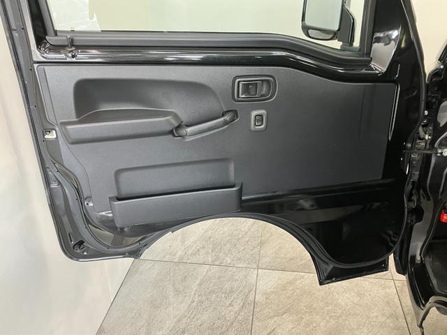 ハイゼットトラックジャンボ　４ＷＤ　ＡＴ車　キーレス　パワーウインドウパートタイム４ＷＤ　荷台作業灯　リヤ４枚リーフスプリング　工具箱　キーレス　パワーウインドウ　ＣＤステレオ（滋賀県）の中古車