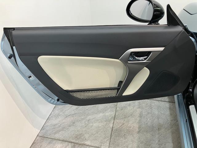 コペン20thアニバーサリーエディション 5MT 走行30KM電動オープンルーフ MOMO製ハンドル 革シート BBS製アルミホイール シートヒーター LEDヘッドライト スマートキー オートエアコン 5速マニュアルミッション車 ターボ(滋賀県)の中古車