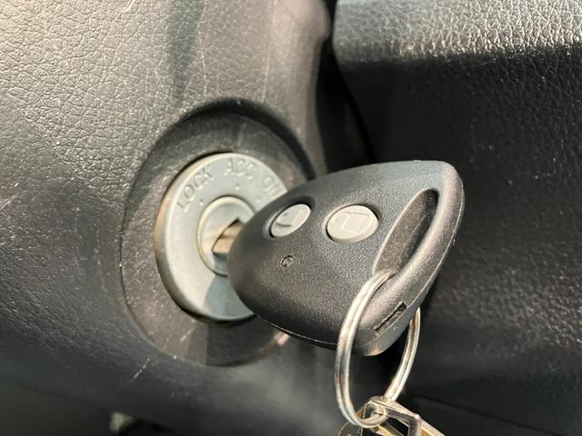 ハイゼットトラックエクストラＳＡ３ｔ　４ＷＤ　ＡＴ車　荷台作業灯　車検整備付衝突被害軽減ブレーキ　パートタイム４ＷＤ　ＡＴ車　ＣＤステレオ　キーレス　パワーウインドウ　オートライト　マニュアルエアコン　マニュアルレベリング　荷台作業灯　４枚リーフスプリン（滋賀県）の中古車