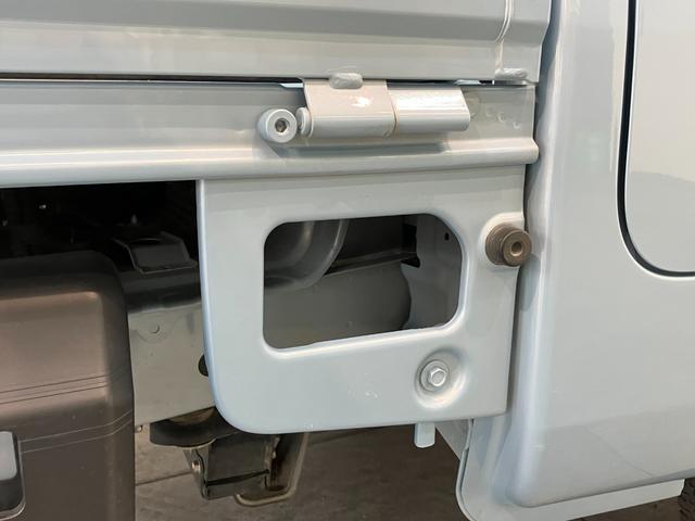 ハイゼットトラックエクストラＳＡ３ｔ　４ＷＤ　ＡＴ車　荷台作業灯　車検整備付衝突被害軽減ブレーキ　パートタイム４ＷＤ　ＡＴ車　ＣＤステレオ　キーレス　パワーウインドウ　オートライト　マニュアルエアコン　マニュアルレベリング　荷台作業灯　４枚リーフスプリン（滋賀県）の中古車