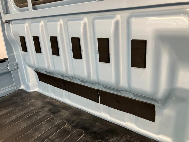 ハイゼットトラックエクストラＳＡ３ｔ　４ＷＤ　ＡＴ車　荷台作業灯　車検整備付衝突被害軽減ブレーキ　パートタイム４ＷＤ　ＡＴ車　ＣＤステレオ　キーレス　パワーウインドウ　オートライト　マニュアルエアコン　マニュアルレベリング　荷台作業灯　４枚リーフスプリン（滋賀県）の中古車