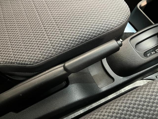 ハイゼットトラックエクストラＳＡ３ｔ　４ＷＤ　ＡＴ車　荷台作業灯　車検整備付衝突被害軽減ブレーキ　パートタイム４ＷＤ　ＡＴ車　ＣＤステレオ　キーレス　パワーウインドウ　オートライト　マニュアルエアコン　マニュアルレベリング　荷台作業灯　４枚リーフスプリン（滋賀県）の中古車