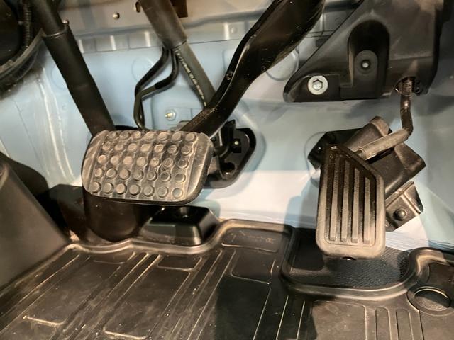 ハイゼットトラックエクストラＳＡ３ｔ　４ＷＤ　ＡＴ車　荷台作業灯　車検整備付衝突被害軽減ブレーキ　パートタイム４ＷＤ　ＡＴ車　ＣＤステレオ　キーレス　パワーウインドウ　オートライト　マニュアルエアコン　マニュアルレベリング　荷台作業灯　４枚リーフスプリン（滋賀県）の中古車