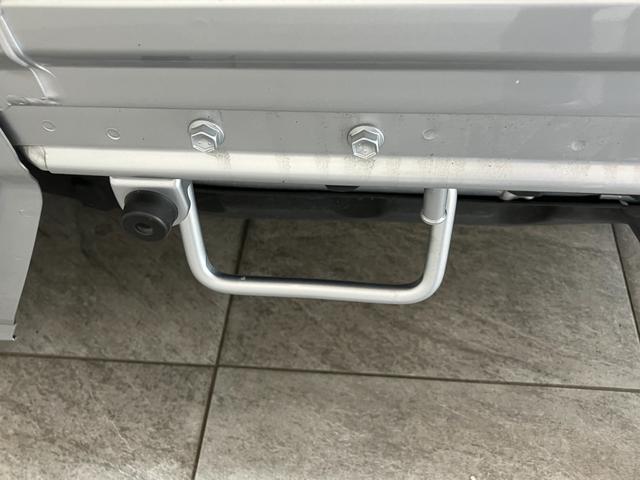 ハイゼットトラックジャンボエクストラ 4WD 5MT デフロック 荷台作業灯衝突被害軽減ブレーキ スマアシ コーナーセンサー LEDヘッドライト オートライト スマートキー パワーウインドウ 電動格納式ミラー 荷台作業灯 4WD デフロック Hi−Lo切り替え エコアイドル(滋賀県)の中古車