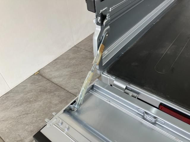 ハイゼットトラックジャンボエクストラ 4WD 5MT デフロック 荷台作業灯衝突被害軽減ブレーキ スマアシ コーナーセンサー LEDヘッドライト オートライト スマートキー パワーウインドウ 電動格納式ミラー 荷台作業灯 4WD デフロック Hi−Lo切り替え エコアイドル(滋賀県)の中古車