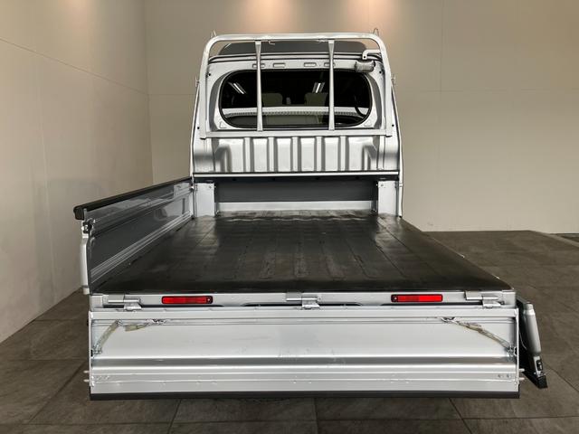 ハイゼットトラックジャンボエクストラ 4WD 5MT デフロック 荷台作業灯衝突被害軽減ブレーキ スマアシ コーナーセンサー LEDヘッドライト オートライト スマートキー パワーウインドウ 電動格納式ミラー 荷台作業灯 4WD デフロック Hi−Lo切り替え エコアイドル(滋賀県)の中古車