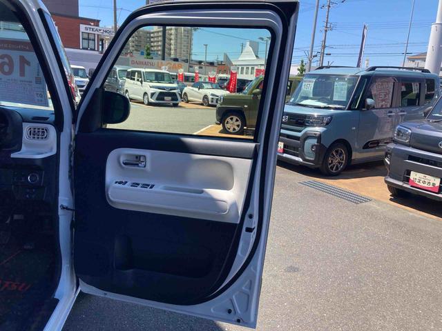 ムーヴキャンバスストライプスＧ　届出済未使用車　ナビ　バックカメラ　フルセグ届出済未使用車　バックカメラ　フルセグチューナー　ブルートゥース対応　両側リヤパワースライドドア　プッシュボタンエンジンスタート　スマートアシスト　ＬＥＤヘッドライト　コーナーセンサー　シートヒーター（京都府）の中古車