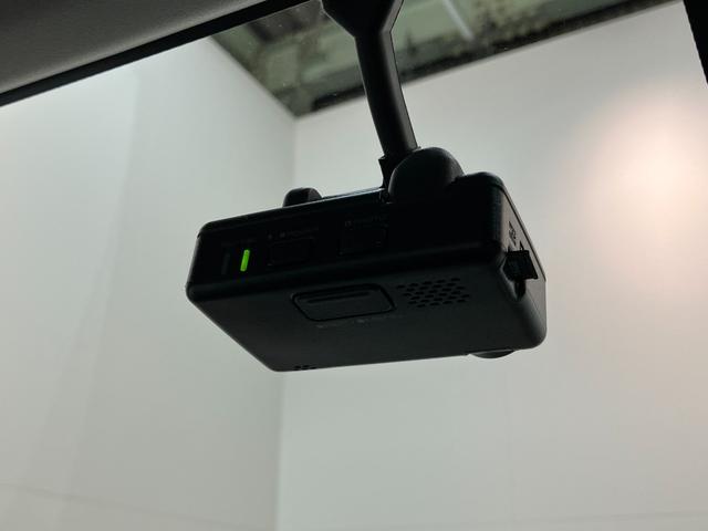 ハイゼットカーゴＤＸ　４ＷＤ　ＣＶＴ車　キーレス　前席パワーウインドウ追突被害軽減ブレーキ　スマアシ　コーナーセンサー　キーレス　前席パワーウインドウ　ＡＭ／ＦＭステレオ　両側スライドドア　パートタイム４ＷＤ　ドラレコ（滋賀県）の中古車