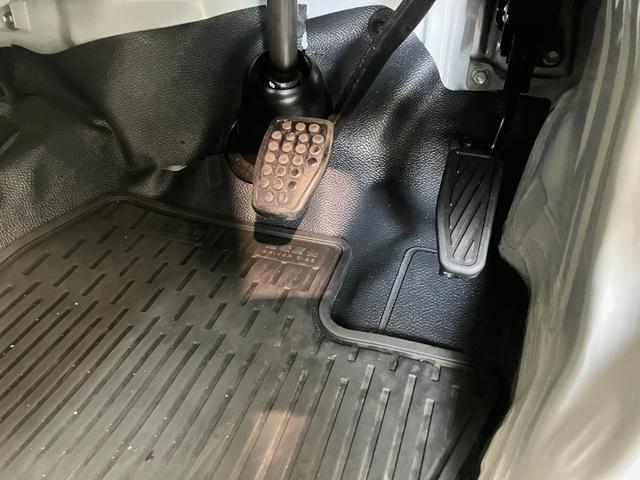 ハイゼットカーゴＤＸ　４ＷＤ　ＣＶＴ車　キーレス　前席パワーウインドウ追突被害軽減ブレーキ　スマアシ　コーナーセンサー　キーレス　前席パワーウインドウ　ＡＭ／ＦＭステレオ　両側スライドドア　パートタイム４ＷＤ　ドラレコ（滋賀県）の中古車