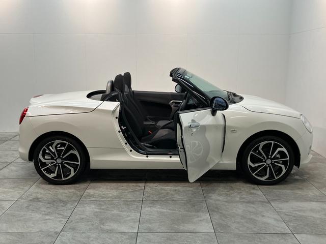 コペンセロ 5MT ターボ フルセグナビ 届出済未使用車電動オープンルーフ リヤコーナセンサー フルセグナビ DVD再生 Bluetooth USB シートヒーター LEDヘッドライト オートライト オートエアコン スマートキー エクスプレイ仕様アルミ(滋賀県)の中古車