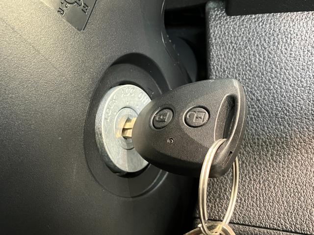 ハイゼットカーゴDX 4WD CVT車 ドラレコ コーナーセンサー キーレス衝突被害軽減ブレーキ スマアシ パートタイム4WD コーナーセンサー 前席パワーウインドウ AM/FMステレオ ドラレコ 両側スライドドア オートライト マニュアルレベリング マニュアルエアコン(滋賀県)の中古車