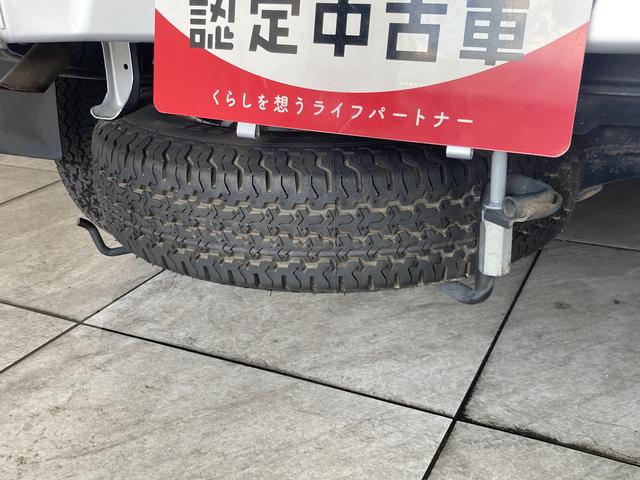 ハイゼットトラックスタンダードＳＡIIIｔ　４ＷＤ　５ＭＴ　車検整備付衝突被害軽減ブレーキ　４ＷＤ　５ＭＴ　ＡＭ／ＦＭラジオ　マニュアルエアコン　マニュアルレベリング　前席パワーウインドウ　キーレスエントリー　荷台ゴムマット　車検整備付（滋賀県）の中古車