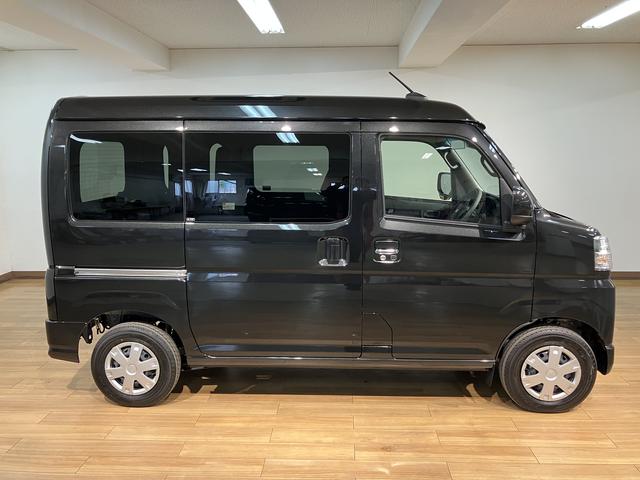 ハイゼットカーゴクルーズ　オーバーヘッドシェルフ　キーフリースマートアシスト　運転席・助手席エアバッグ　オーバーヘッドシェルフ　キーフリーシステム　コーナーセンサー　電動格納式ミラー　プッシュスタート　シガーソケット　パワーウィンドウ　ＣＶＴ（大阪府）の中古車