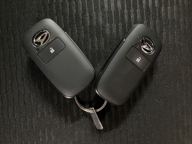 ハイゼットカーゴクルーズ　オーバーヘッドシェルフ　キーフリースマートアシスト　運転席・助手席エアバッグ　オーバーヘッドシェルフ　キーフリーシステム　コーナーセンサー　電動格納式ミラー　プッシュスタート　シガーソケット　パワーウィンドウ　ＣＶＴ（大阪府）の中古車