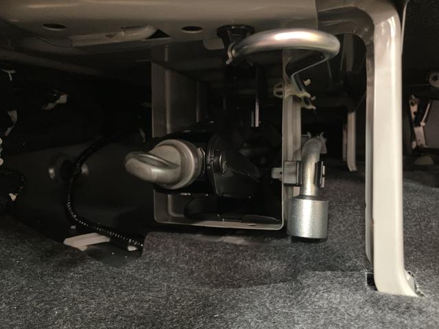 ハイゼットカーゴクルーズ　オーバーヘッドシェルフ　キーフリースマートアシスト　運転席・助手席エアバッグ　オーバーヘッドシェルフ　キーフリーシステム　コーナーセンサー　電動格納式ミラー　プッシュスタート　シガーソケット　パワーウィンドウ　ＣＶＴ（大阪府）の中古車