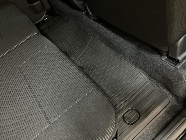 ハイゼットカーゴクルーズ　オーバーヘッドシェルフ　キーフリースマートアシスト　運転席・助手席エアバッグ　オーバーヘッドシェルフ　キーフリーシステム　コーナーセンサー　電動格納式ミラー　プッシュスタート　シガーソケット　パワーウィンドウ　ＣＶＴ（大阪府）の中古車