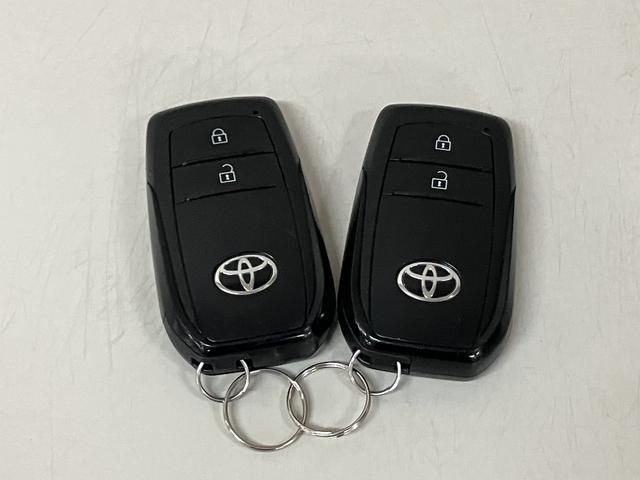 ヤリスクロスＺ　フロントシートヒーター　ハンドルヒーターレーダークルーズコントロール　ディスプレイオーディオ　パノラマモニター　ステアリングリモコン　ハンドルヒーター　フロントシートヒーター　電動パーキング　前後ドラレコ　ＥＴＣ車載器　キーフリーシステム（大阪府）の中古車